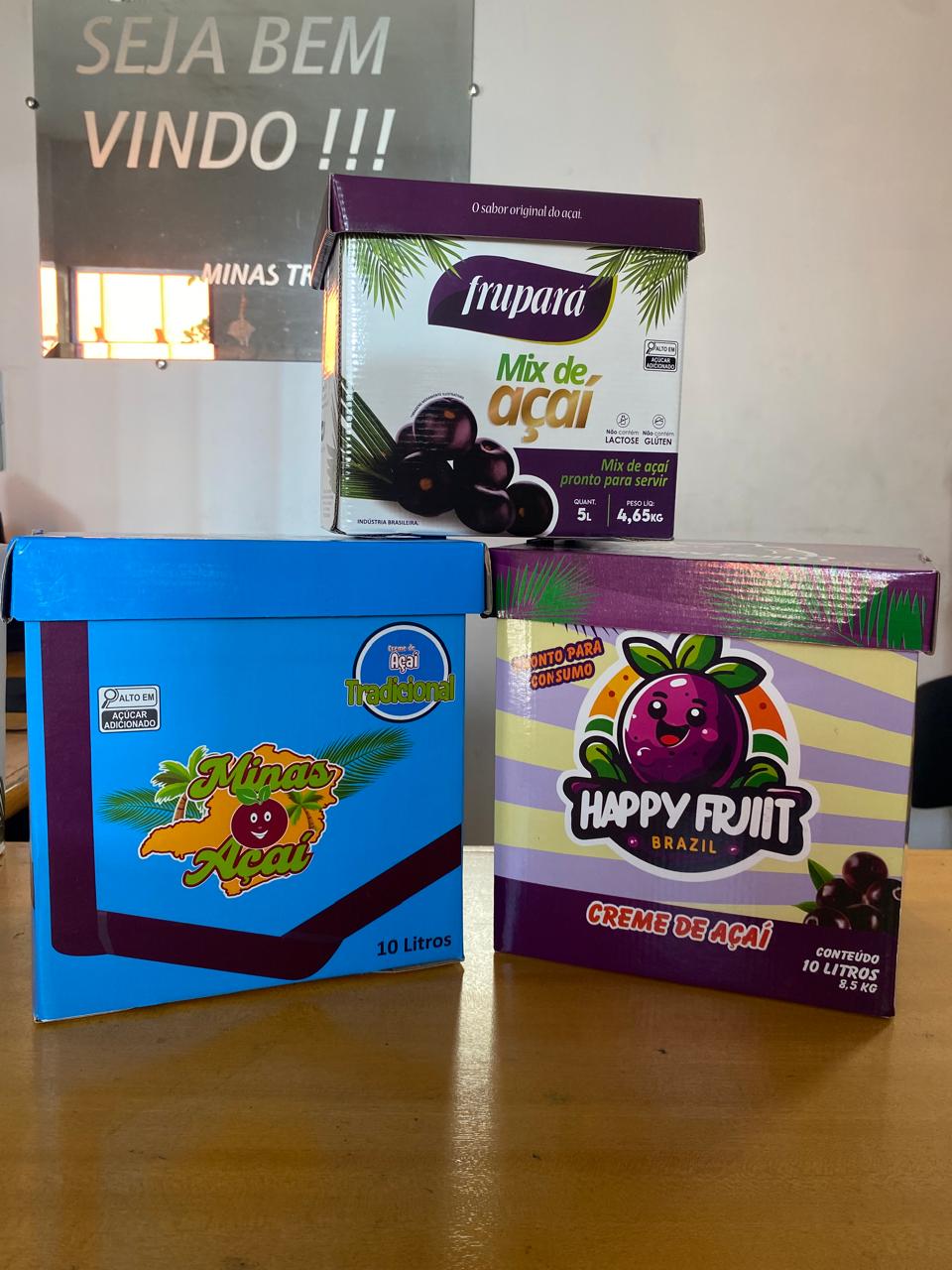 Caixas personalizadas Happy Fruit e Minas Açaí